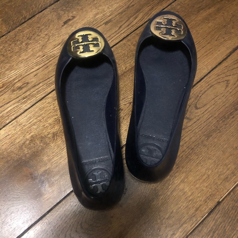 Tory Burch navy jelly flats